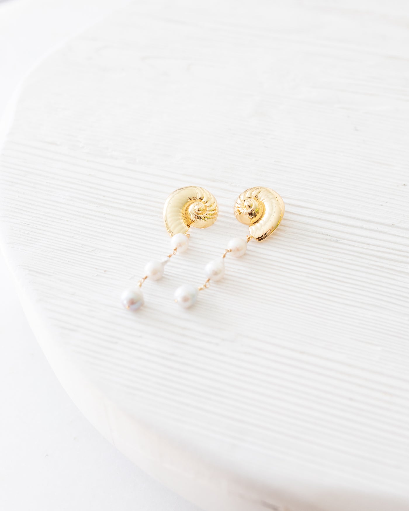 Concha Shell Drop Earrings