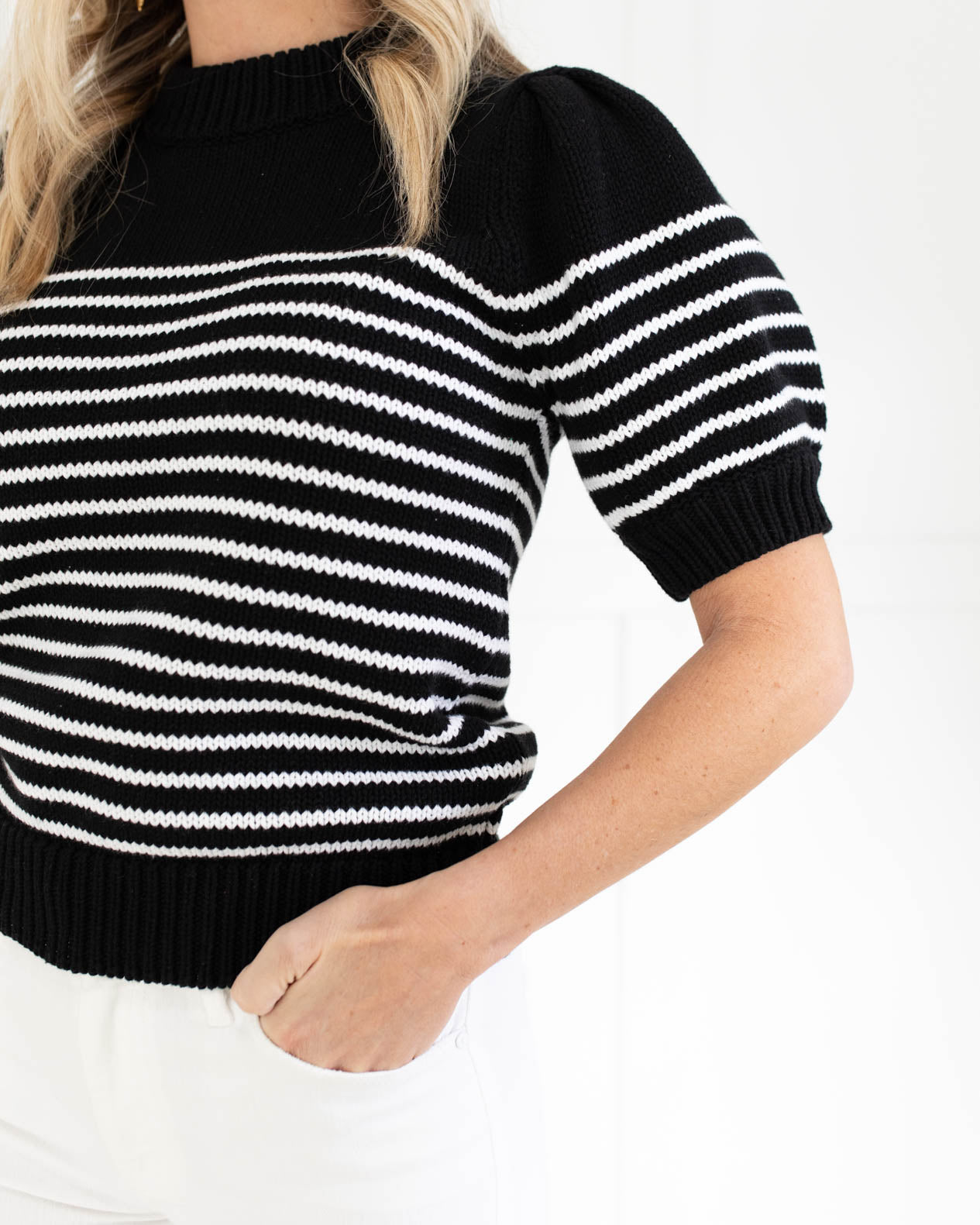 Black/White Stripe Short Puff Sleeve Sweater