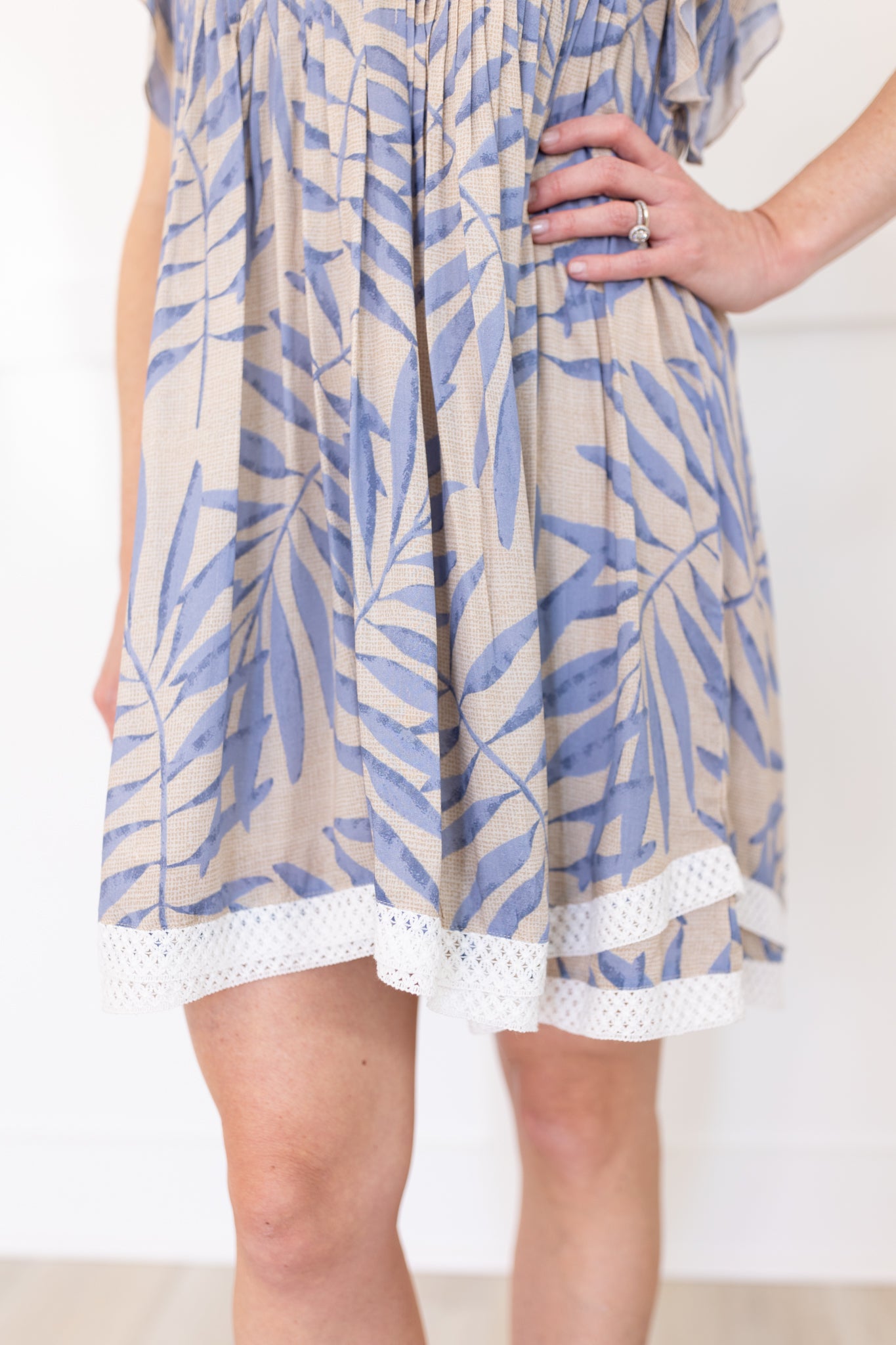 Blue & Tan Palm V-Neck Short Dress