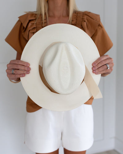 Freya Gardenia Hat in White With Bone and Caramel