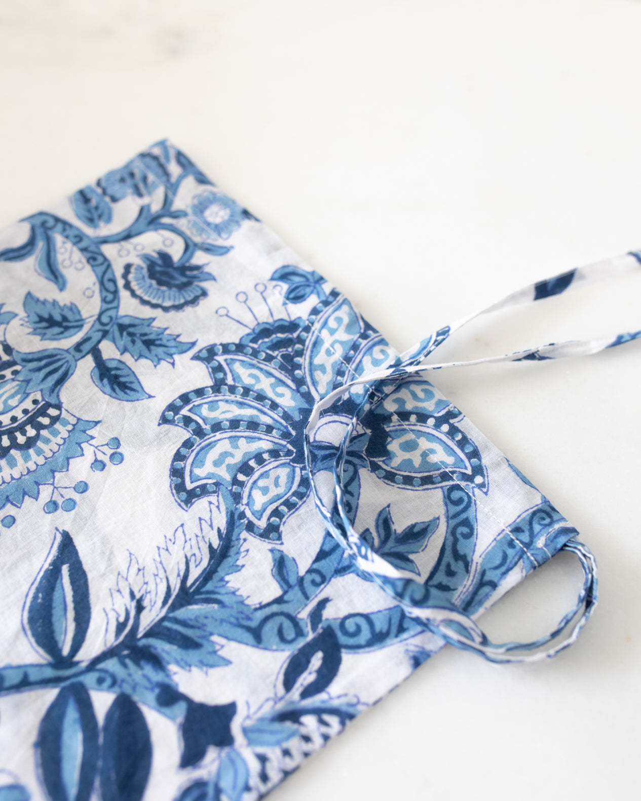 Bleu and White Floral Drawstring Bags